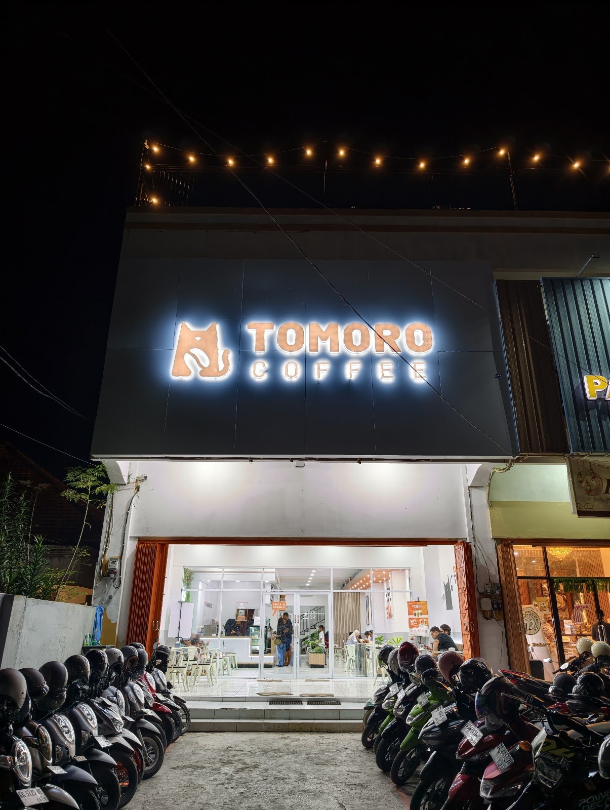 TOMORO COFFEE - MT Haryono